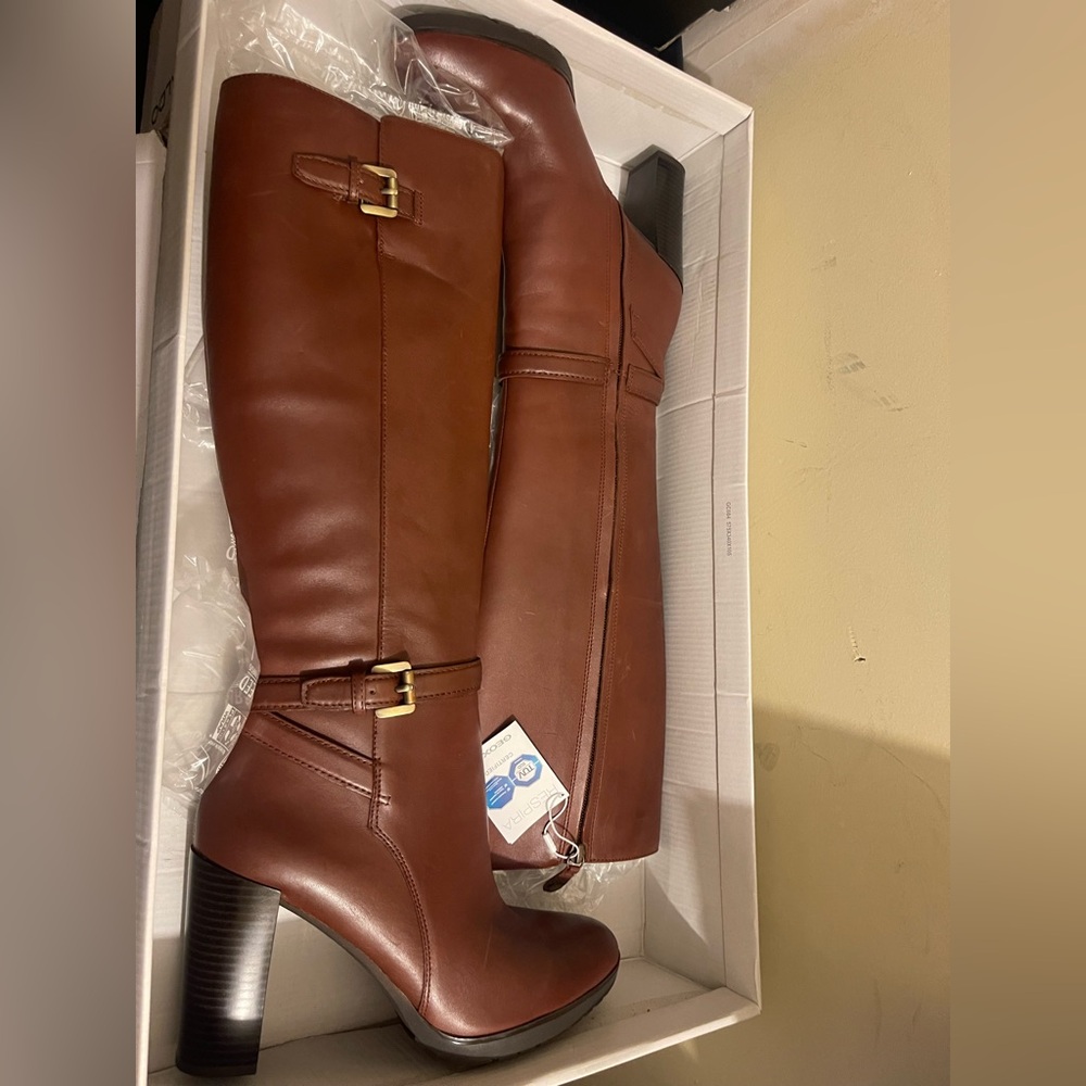 NWT “Geox”  LEATHER Women’s brown Wedge Boots Sz 9
